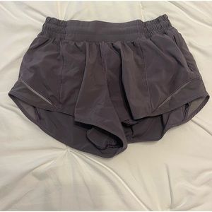 Lululemon hotty hot shorts 2.5” size 6